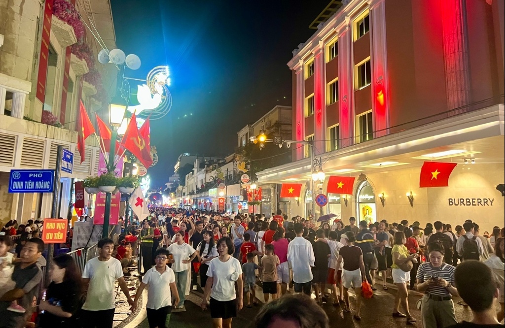 Bộ Tài chính: Người dân chưa nhận quà 100.000 đồng vẫn được chi trả muộn nhất đến 15/9