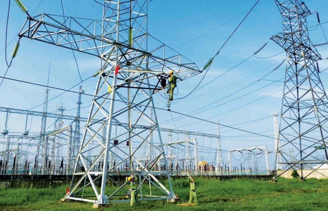 Hơn 800 công nhân làm việc xuyên lễ để đảm bảo tiến độ lưới điện miền Nam