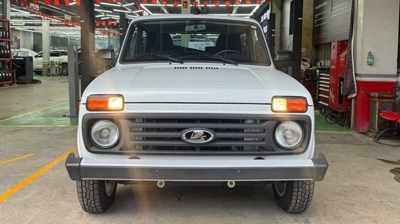Soi chi tiết huyền thoại xe Nga Lada Niva Legend vừa xuất hiện tại Hà Nội