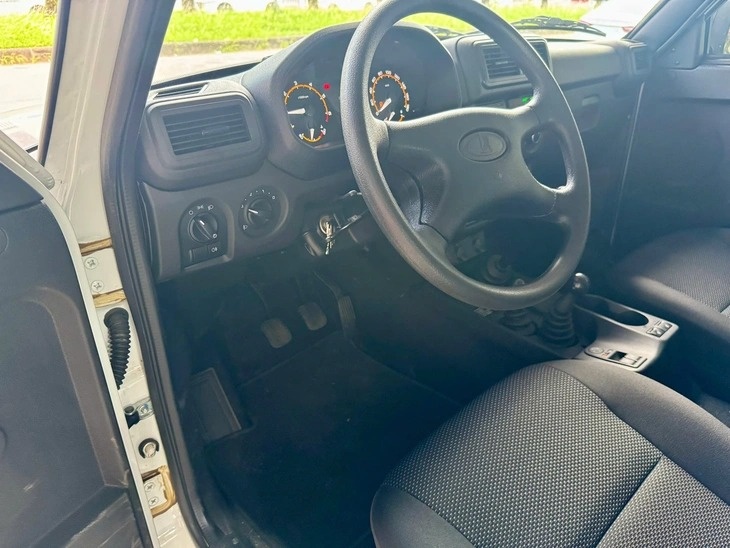 Soi chi tiết huyền thoại xe Nga Lada Niva Legend vừa xuất hiện tại Hà Nội