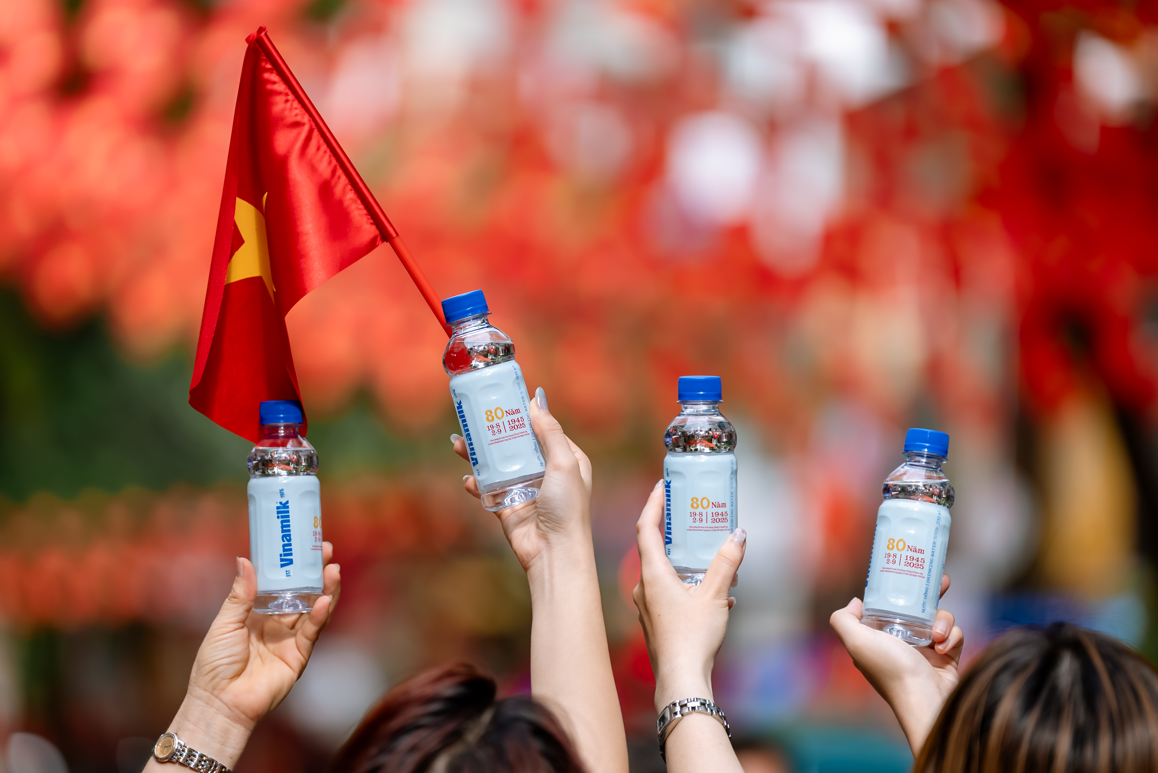 Vinamilk đồng hành cùng triệu trái tim Việt, góp  mặt trong từng niềm vui nhỏ của đại lễ lớn. (Ảnh: Vi Nam).