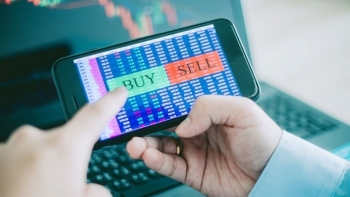 Xuất hiện 'tay to' chi gần tỷ USD gom hàng trên đỉnh lịch sử: Cơ hội cho nhà đầu tư nhỏ lẻ ăn theo?