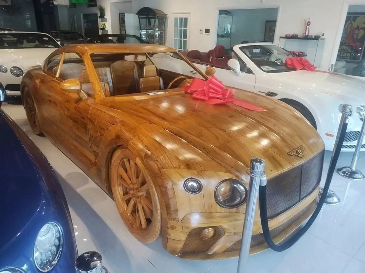 Giật mình với giá bán của chiếc xe sang Bentley Continental GT làm 100% bằng gỗ, đắt ngang xe thật
