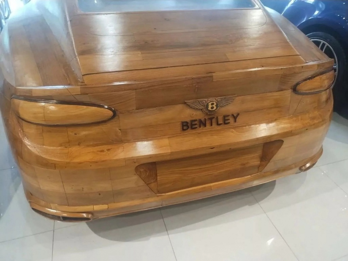 Giật mình với giá bán của chiếc xe sang Bentley Continental GT làm 100% bằng gỗ, đắt ngang xe thật