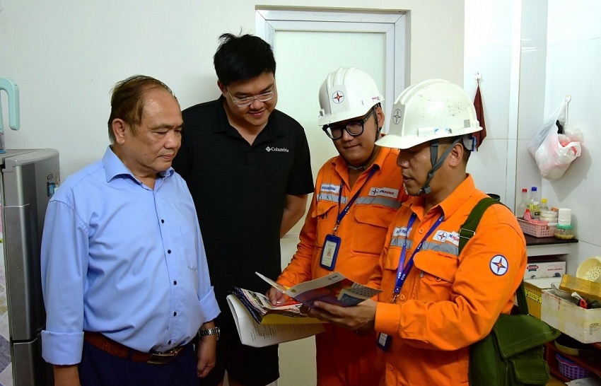Toàn bộ khách hàng sử dụng điện trên địa bàn Hà Nội sẽ được miễn các loại phí sau