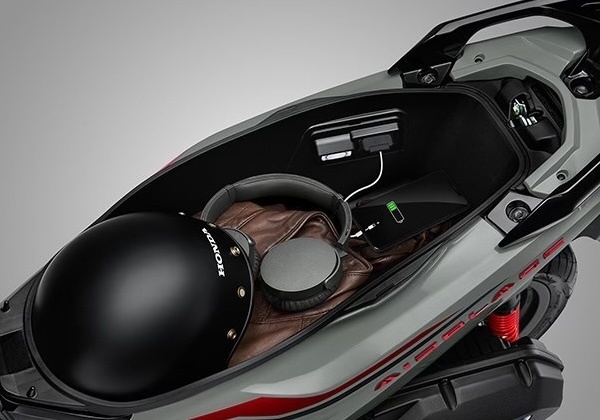 ‘Siêu xe ga’ được phái mạnh săn đón Honda Air Blade 2025 đại hạ giá ‘rẻ như cho’: Đẹp mê li, chốt có xe máy đi ngay