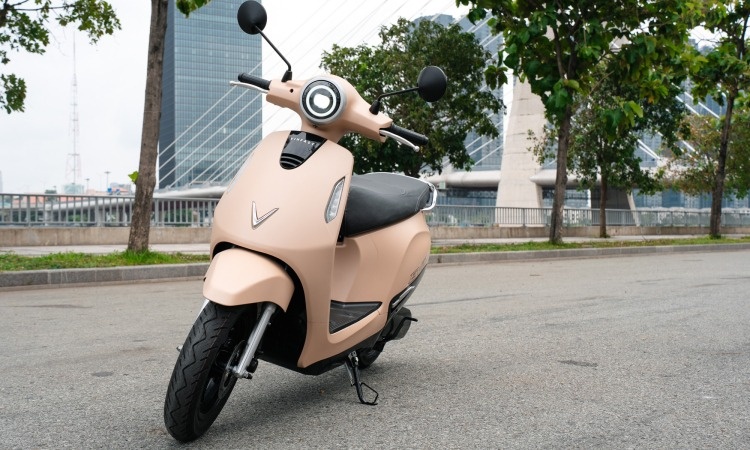 Làm sao để mua được chiếc xe điện chạy 262 km/lần sạc của VinFast với số tiền dưới 19 triệu đồng?
