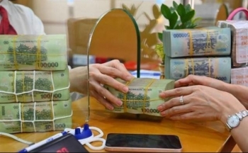 Tín dụng không thể mãi là ‘cỗ xe kéo’ tăng trưởng