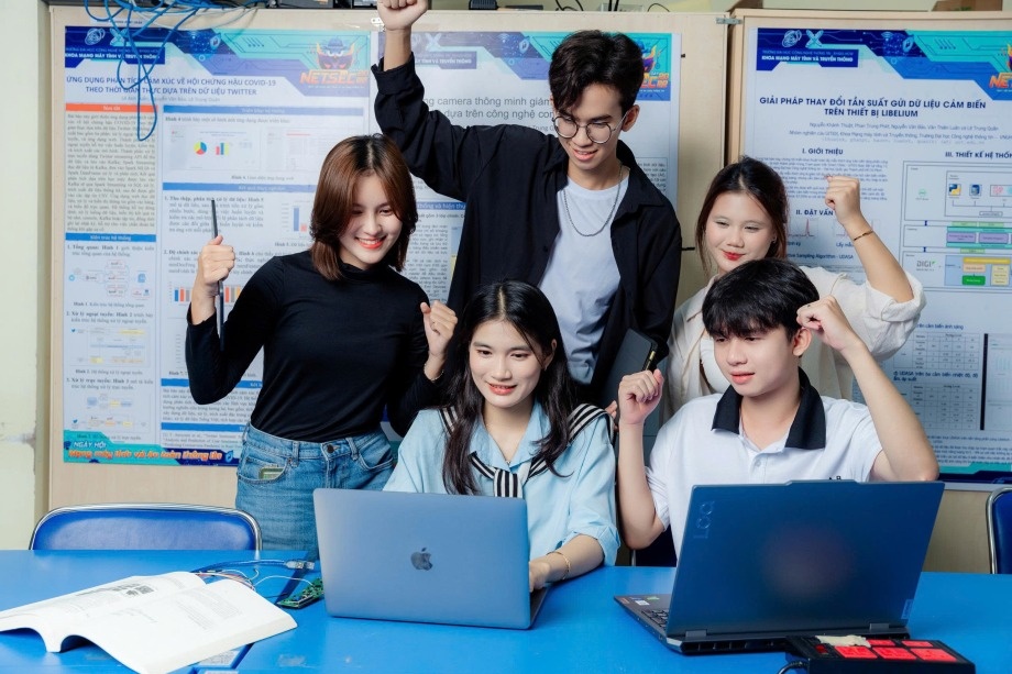 Sinh viên một ngành học 'vàng' đang ùn ùn quay lại giảng đường vì bị AI bít cửa làm ăn