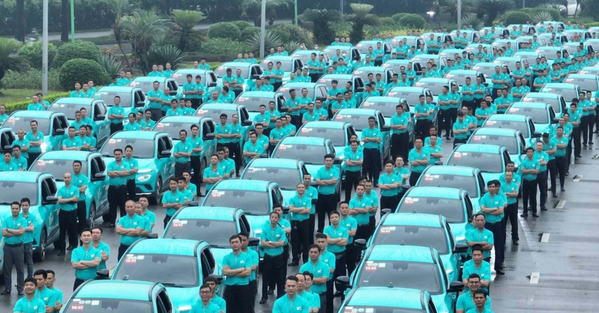Một công ty 'bắt tay' hệ sinh thái tỷ phú Phạm Nhật Vượng đầu tư 1.000 taxi điện, 1.000 trụ sạc và 50 xe buýt điện