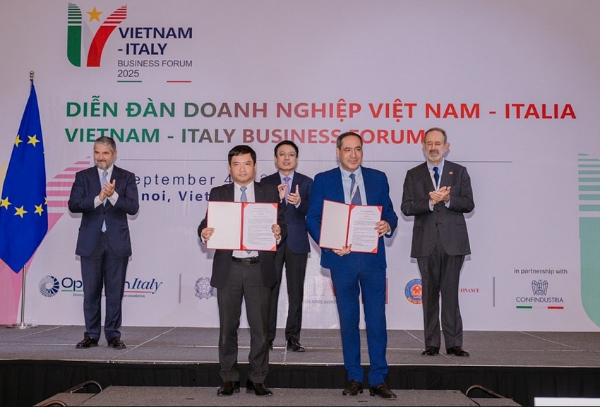 Trường đại học Việt Nam đầu tiên có khả năng nghiên cứu vệ tinh tầm thấp được quốc tế 'chọn mặt gửi vàng'
