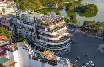 Ông chủ tòa nhà Hàm cá mập đã phục vụ 672.448 lượt hành khách chỉ trong 4 ngày lễ