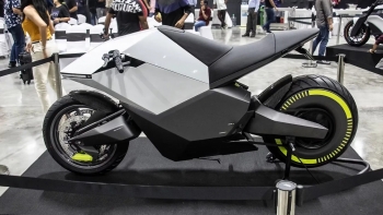Siêu mô tô điện tăng tốc từ 0-100 km/h trong 2 giây với công nghệ 'pin trâu' độc quyền