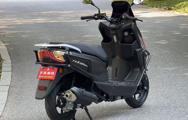 Mẫu 'xe ga quốc dân' 150cc vừa trình làng: Giá mềm từ 25,8 triệu, bình xăng 'khủng' chạy tới 600 km/ lần đổ