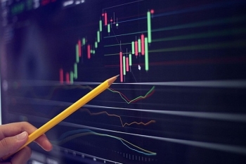 Chuyên gia lo ngại nhịp điều chỉnh 15%, thanh khoản TTCK phiên 10/9 suy yếu