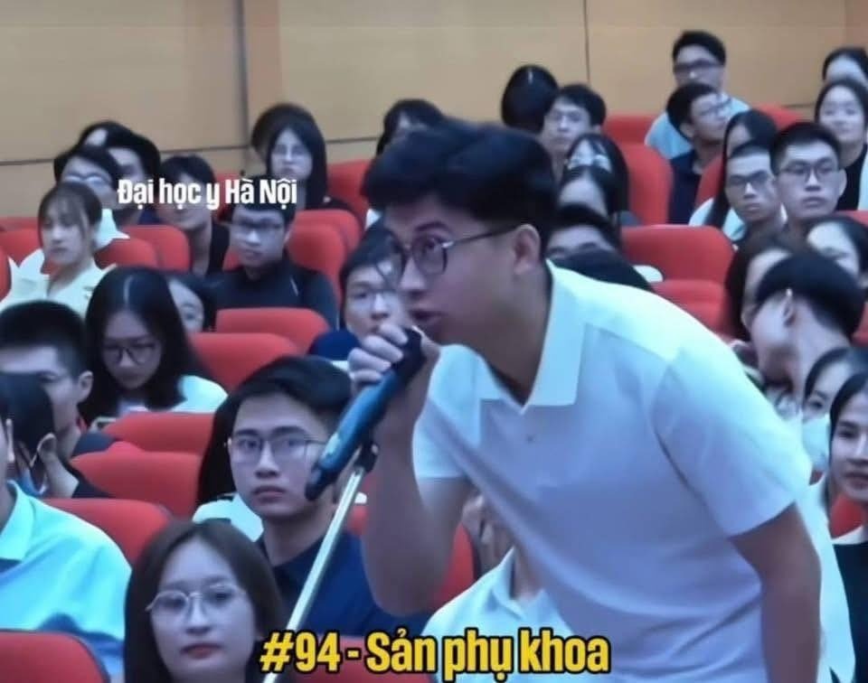 Ngôn tình cũng không dám viết: Cặp đôi bác sĩ nội trú 'vợ Nhi, chồng Sản' gây sốt trong ngày Match Day