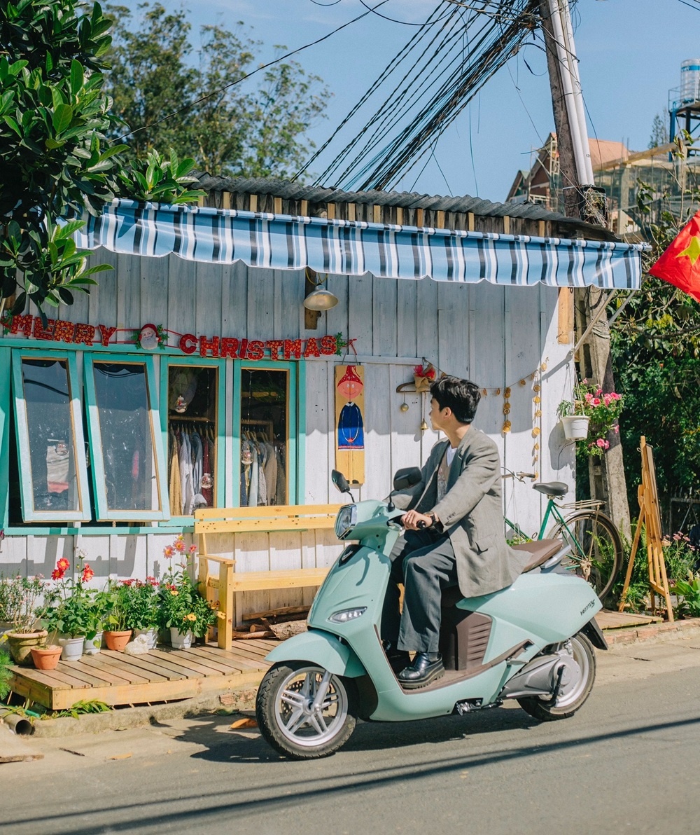 Mẫu xe máy điện VinFast chạy gần 200 km chỉ với một lần sạc, 'kèo thơm' khi chỉ ngang giá Vision