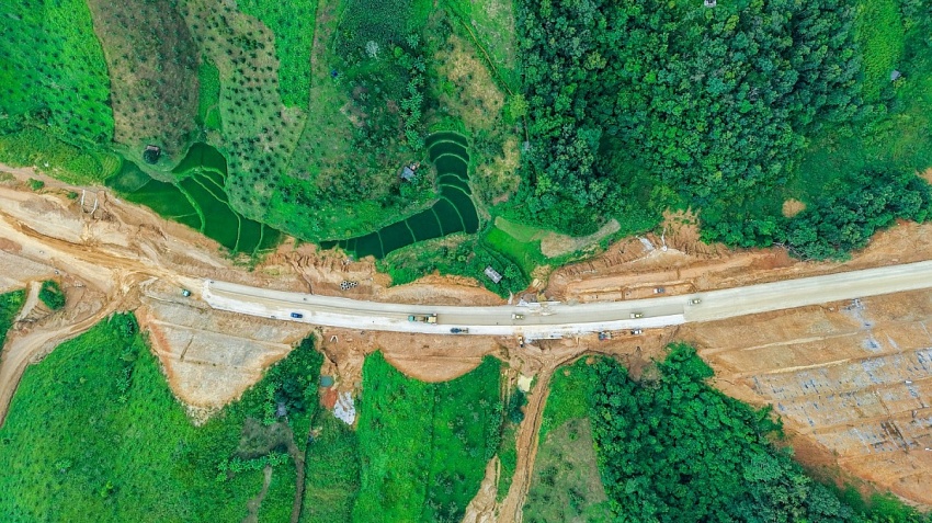 Liên danh Đèo Cả huy động 6.000 lao động, 2.600 thiết bị để thi công 150km cao tốc