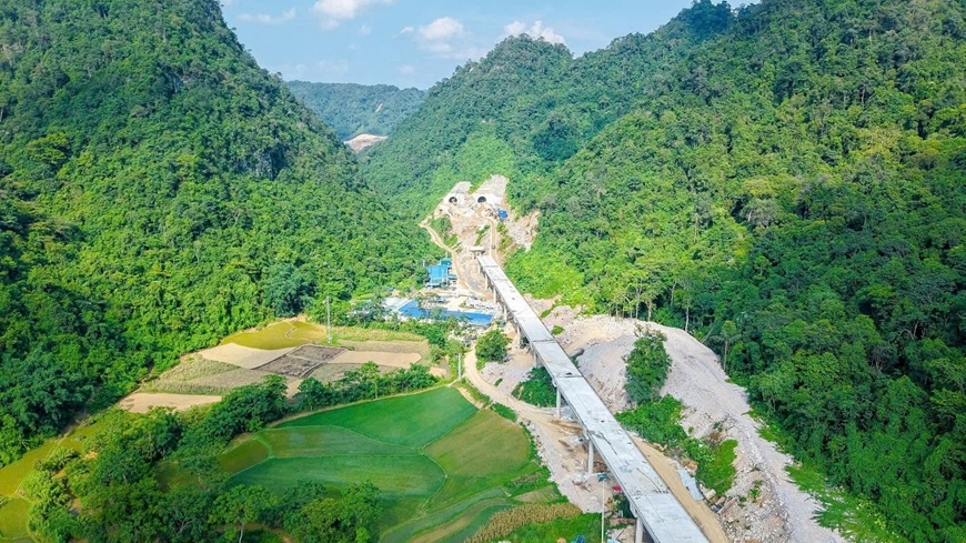'Vua hầm' Đèo Cả huy động 6.000 người và 2.600 thiết bị quyết 100 ngày nữa thông 2 tuyến cao tốc dài 150km, tổng vốn 18.000 tỷ đồng