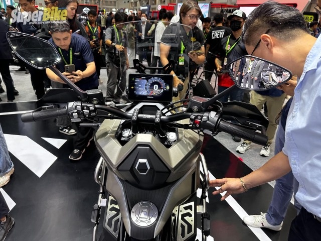 Xe tay ga động cơ 40 mã lực, chạy 500 km không cần đổ xăng đang khiến Yamaha XMAX 300 và Honda ADV350 chào thua về giá
