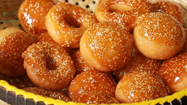 Chỉ vài nghìn đồng/chiếc, loại bánh vàng óng của Việt Nam từng được Mỹ vinh danh top món ngon nhất thế giới