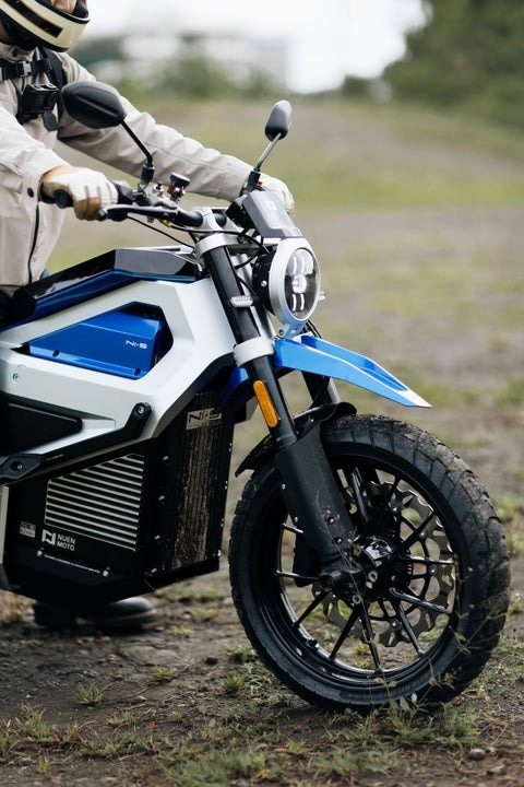 Mô tô điện ‘made in Vietnam’ giá dưới 200 triệu, chặt đẹp xe xăng cỡ 500–650 cc