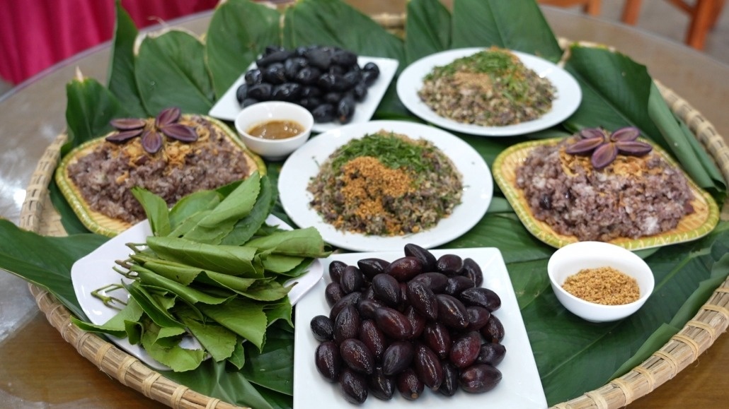 Một làng ở Bắc Ninh trúng đậm nhờ trồng loại cây 'càng hái càng ra tiền', quả tươi đang bán 120.000 đồng/kg