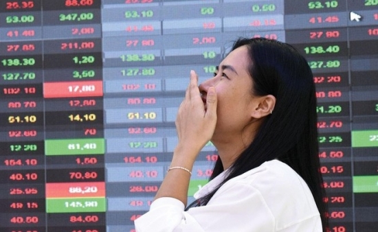 Dòng tiền đầu cơ rút khỏi ngân hàng, chứng khoán: Nhắm 2 nhóm ngành có 'câu chuyện' cuối năm