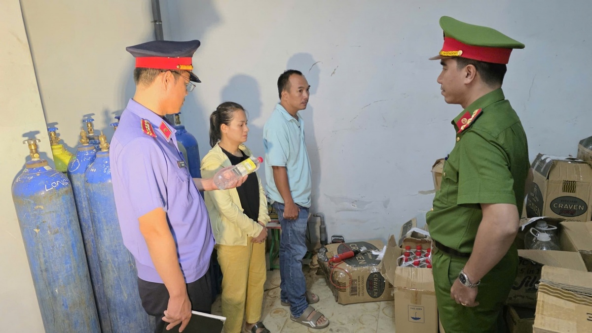 Hãi hùng hơn 30.000 lít giấm độc hại suýt tuồn ra thị trường ở Đà Nẵng