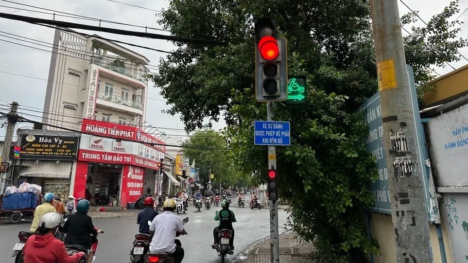 Từ 2025: Phải bật xi nhan trước bao xa theo quy định mới, nếu không thực hiện thao tác này sẽ bị phạt lên tới 22 triệu