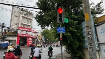 Từ 2025: Phải bật xi nhan trước bao xa theo quy định mới, nếu không thực hiện thao tác này sẽ bị phạt lên tới 22 triệu