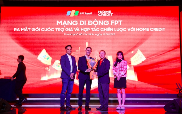 FPT Shop tung ưu đãi kép cho khách hàng mua máy kèm SIM từ mạng di động FPT