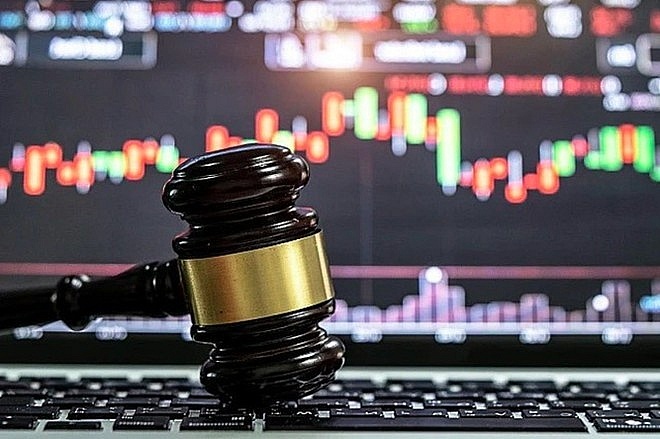 Bán ‘chui’ cổ phiếu, cá nhân liên quan Chủ tịch SMC bị xử phạt
