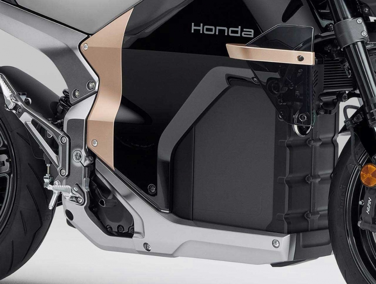 Xe máy điện Honda sạc nhanh như ô tô chính thức lộ diện, giá bán bằng 1 chiếc ô tô