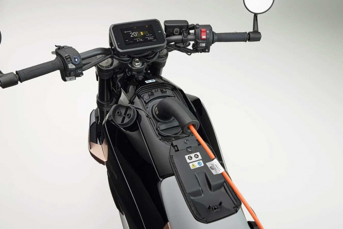 Xe máy điện Honda sạc nhanh như ô tô chính thức lộ diện, giá bán bằng 1 chiếc ô tô