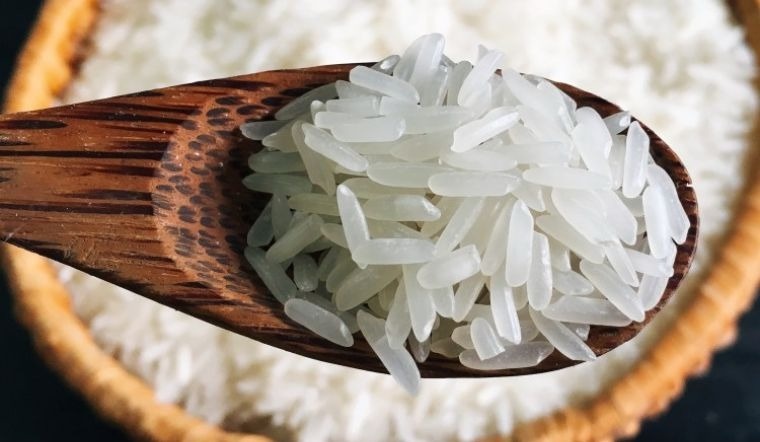 Nông dân Long An trồng giống có dáng cao gấp đôi lúa thường, tên gọi rất mỹ miều, cứ trổ bông là cho ra loại gạo nức tiếng: Giá chỉ 18.000 đồng/1kg