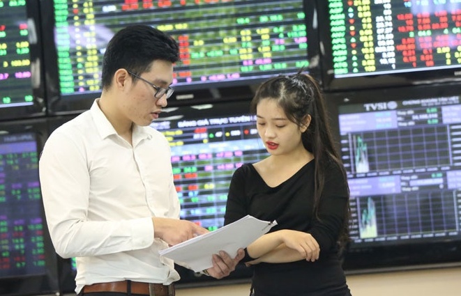 VN-Index giảm phiên thứ ba liên tiếp, khối ngoại đẩy mạnh bán ròng gấp 10 lần