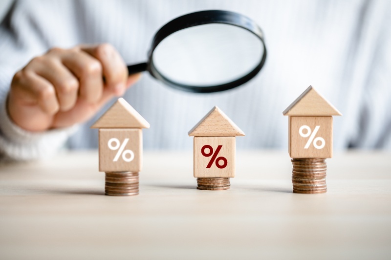 UOB: NHNN có thể giữ nguyên lãi suất, nới biên độ tỷ giá USD/VND lên 5-6%