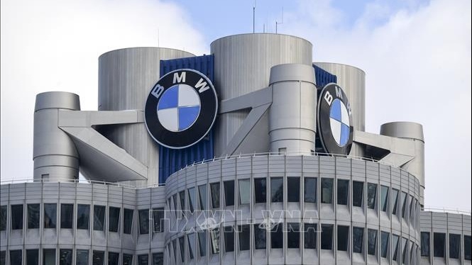 BMW biến đại lý thành 'người giao xe', bán xe thẳng đến tay khách