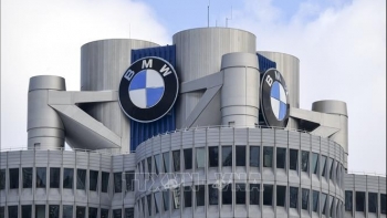 BMW biến đại lý thành 'người giao xe', bán xe thẳng đến tay khách