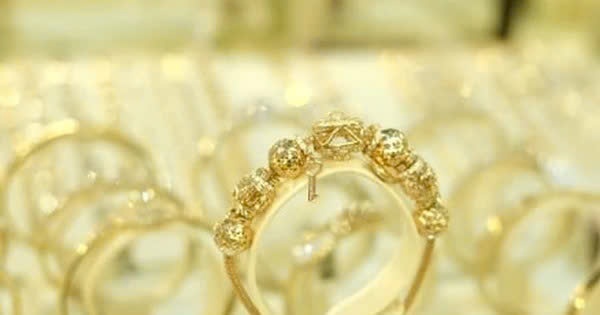 Giá vàng nhẫn tiếp tục giảm, thế giới rời đỉnh lịch sử