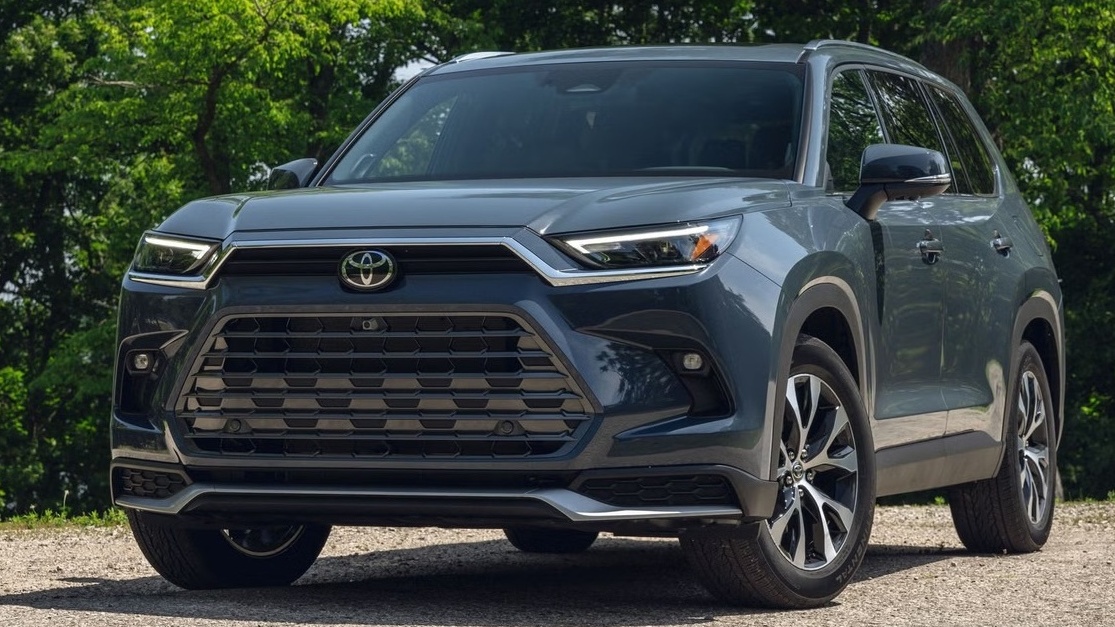 ‘Kệ’ các hãng chuyển mình sang xe ô tô điện, Toyota đang có bước đi đầy tính toán: Xe bán ra luôn trong tình trạng ‘cháy hàng’