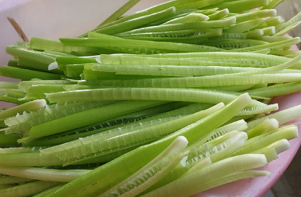 Từng bị xem là 'cỏ dại', loài cây này nay thành đặc sản giá hơn 100.000 đồng/kg vẫn cháy hàng