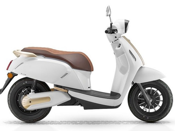 Xe điện phong cách Vespa cực hút mắt, giá 43 triệu đồng: Chạy 105 km/lần sạc, gắn thêm pin đi xa gấp đôi