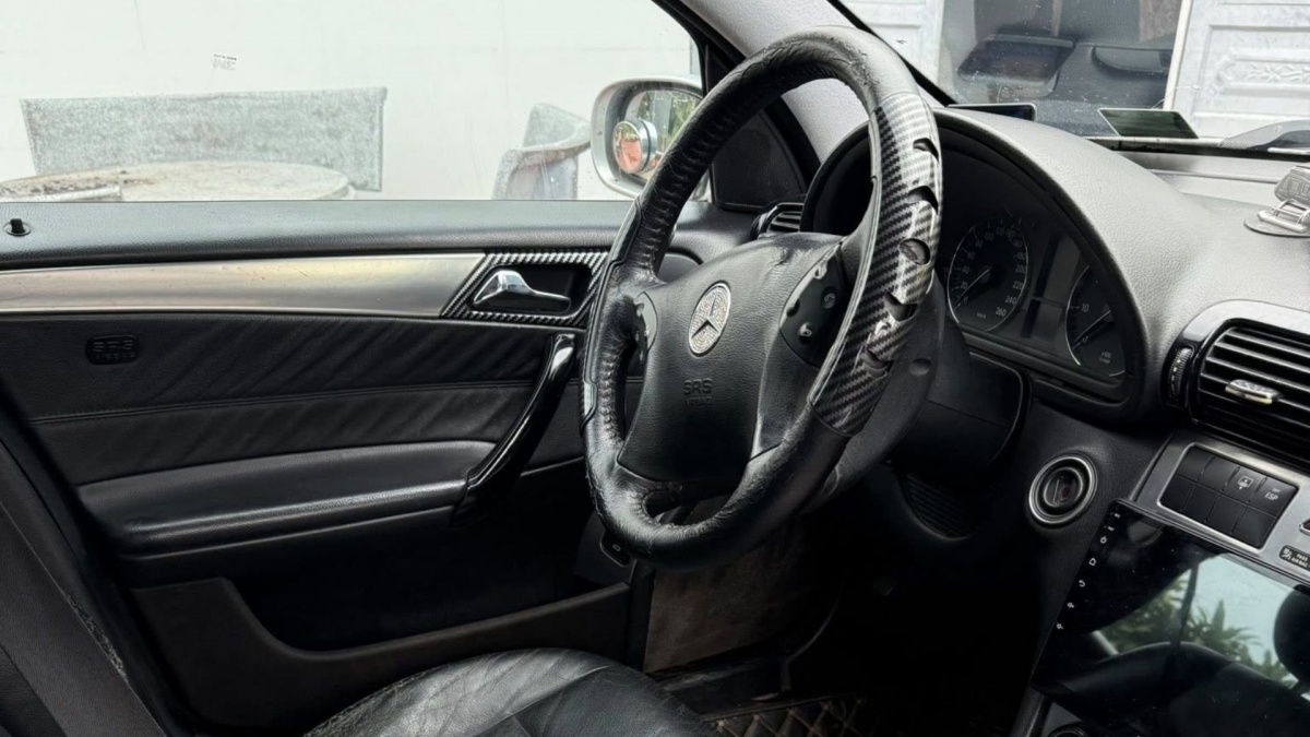 Mercedes-Benz C 240 rao bán chỉ 80 triệu đồng: Cơ hội 'trả thù quá khứ' dành cho ai có ngân sách chỉ đủ mua Honda SH