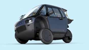 Mẫu xe điện ba bánh với bàn đạp có thể chạy tới 120km/h, mui kín như ô tô