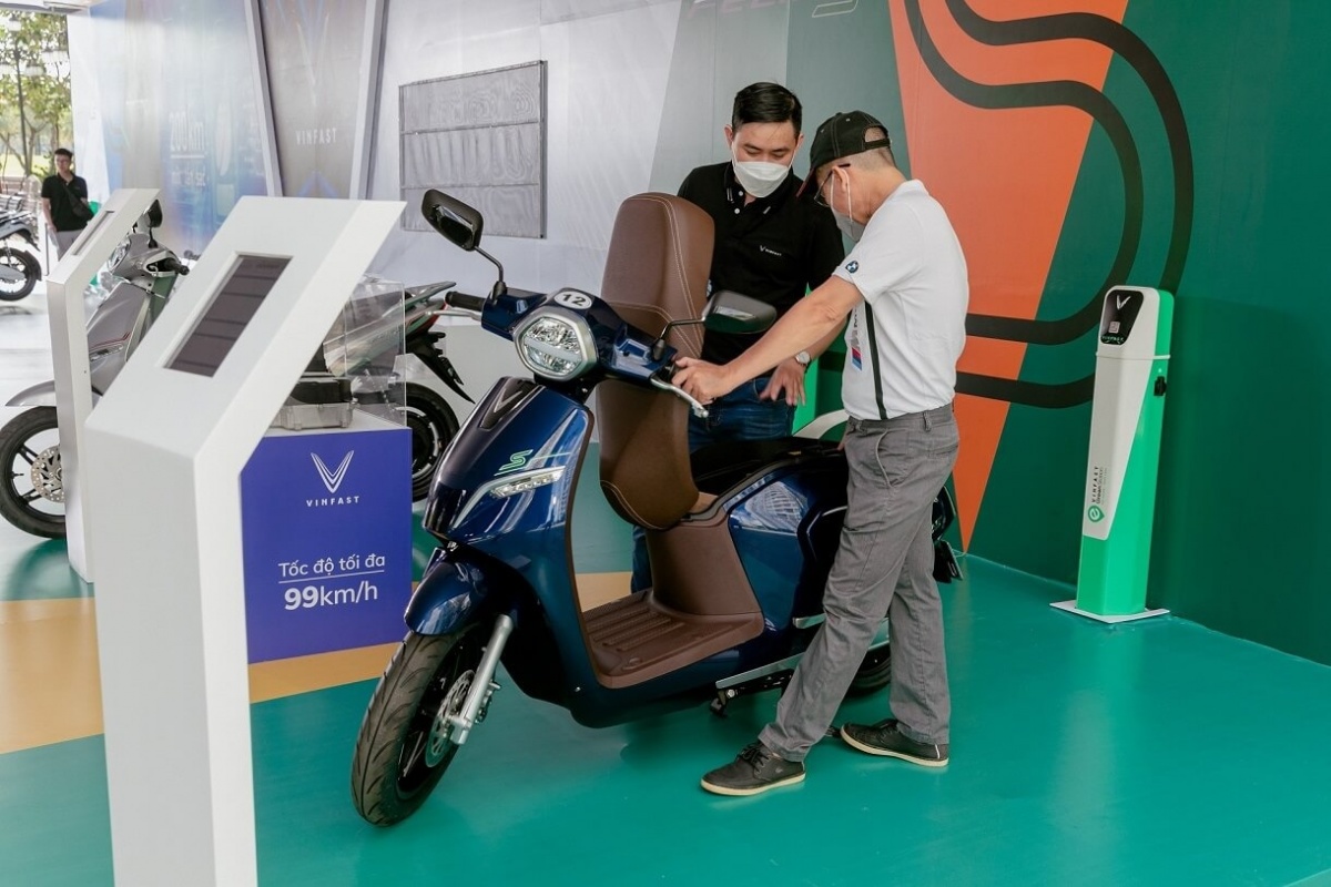 VinFast có loạt chính sách khiến khách hàng chốt deal xe máy điện 'trong một nốt nhạc', đối thủ 'ngã ngửa'