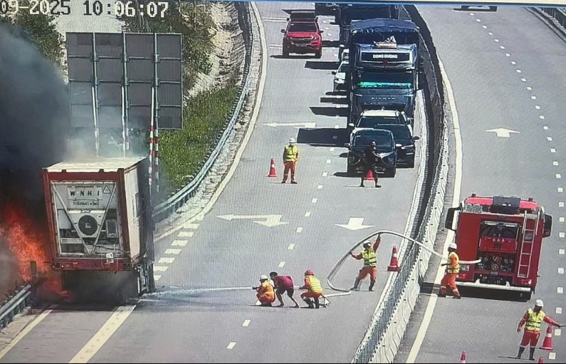 Chính thức thông tin về vụ cháy trên cao tốc Cam Lâm - Vĩnh Hảo xảy ra mới đây