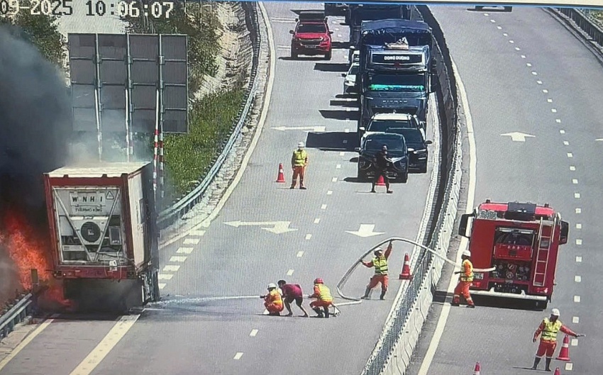 Chính thức thông tin về vụ cháy trên cao tốc Cam Lâm - Vĩnh Hảo xảy ra mới đây