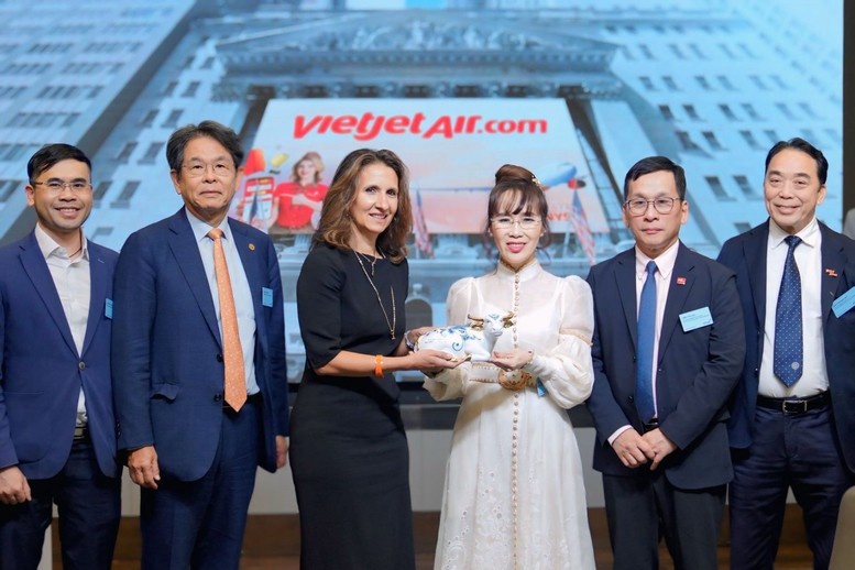 Tỷ phú Nguyễn Thị Phương Thảo đi Mỹ, đến thăm sàn chứng khoán lớn nhất thế giới